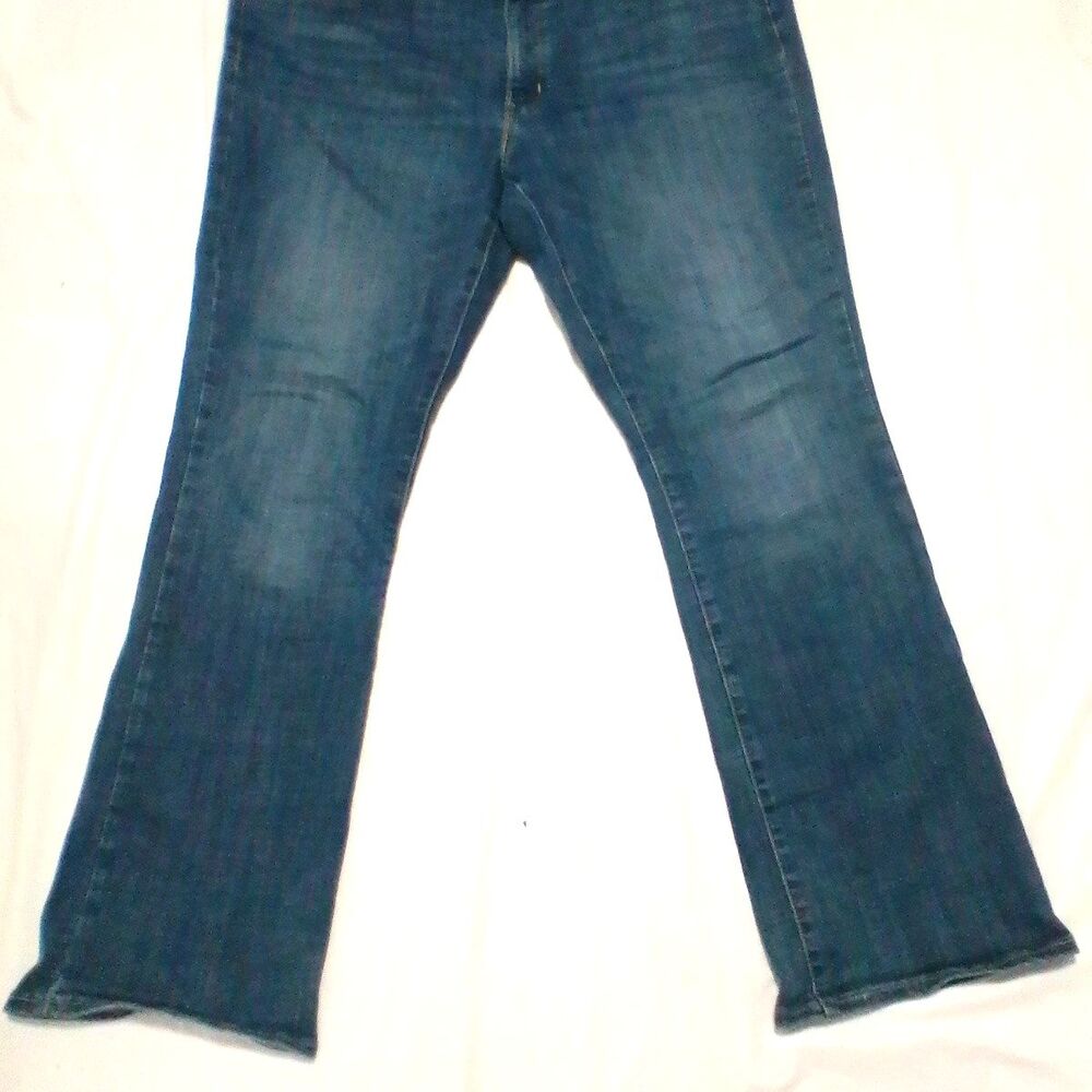 LEVIS 315 SHAPING BOOTCUT JEANS WOMENS SZ 34/32 BLUE DENIM STRETCH CASUAL PANTs - Picture 4 of 16